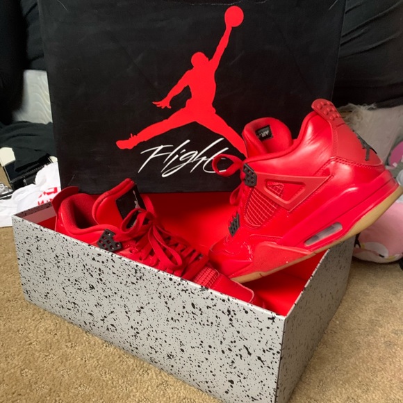 Air Jordan 4 “Fire Red” Christmas edition 2018 - Picture 1 of 4